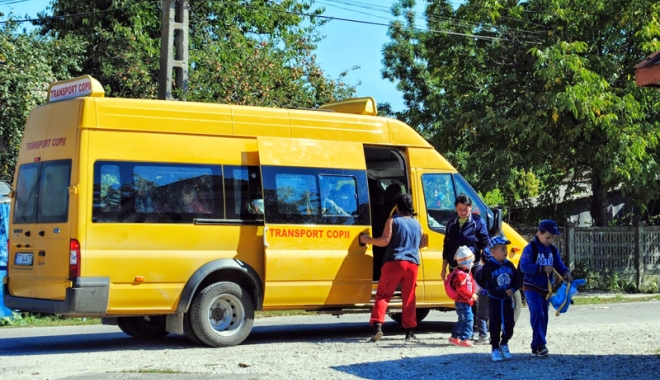 Au ajuns la Înalta Curte! Asociația Elevilor din Constanța cere decontarea integrală a navetei pentru școlari - microbuzejpg114387014981-1469958442.jpg
