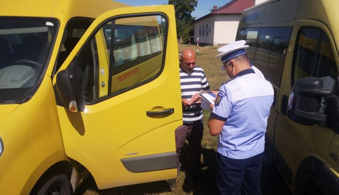 Zeci de microbuze școlare din Constanța, verificate de Poliție - microbuzescolaresursarealitatea-1600795702.jpg