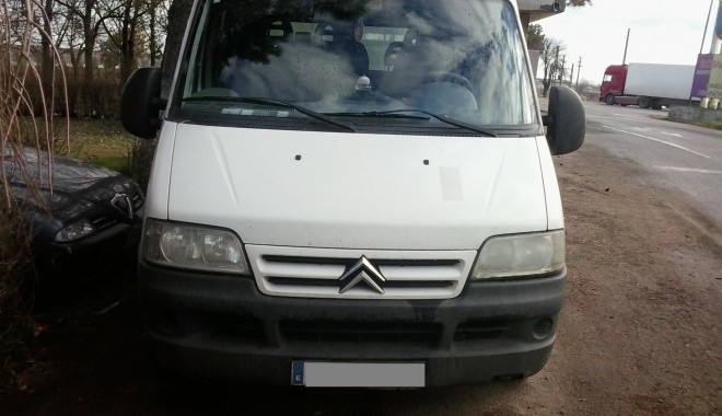FOTO/ Microbuz furat din Spania, găsit la Negru Vodă - microbuzfuratspania-1363082339.jpg