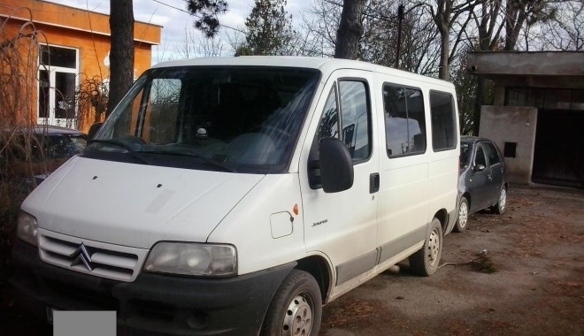 FOTO/ Microbuz furat din Spania, găsit la Negru Vodă - microbuzfuratspania2-1363082290.jpg