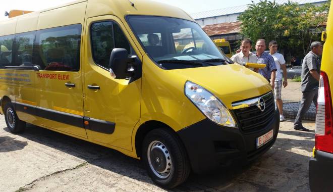 Microbuz nou pentru elevii din Medgidia - microbuzmedgidiao-1438781663.jpg