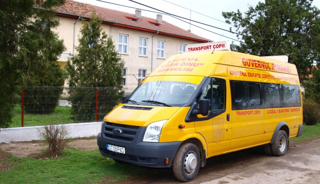 Microbuzele școlare verificate la sânge de Poliția Rutieră - microbuzscolaradamclisi2-1348047393.jpg