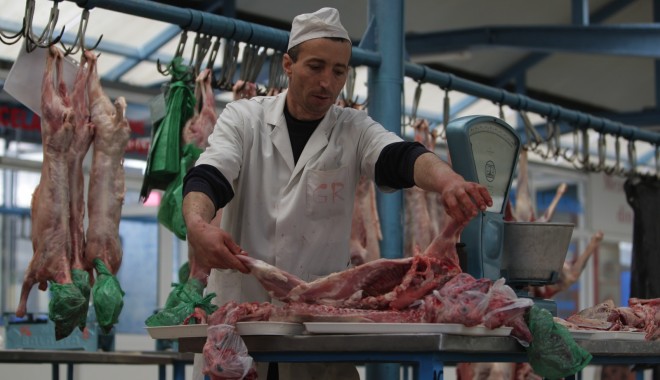 Carne de miel CU BLANĂ, găsită într-un lanț de magazine - mieipietebrasov-1397910610.jpg