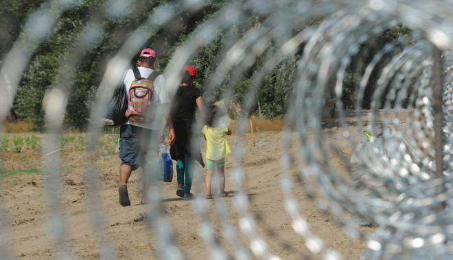 12 migranți au fost expulzați din România - migranti-1455209933.jpg