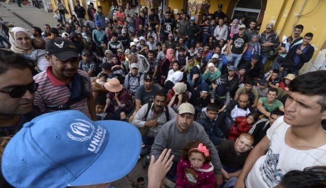 Germania acceptă să preia sute de migranți blocați în Italia - migranti-1471965632.jpg