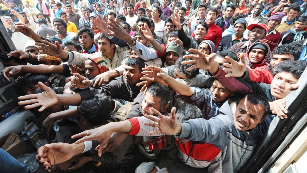 După Ungaria, un nou stat din UE anunță oficial că își închide granițele pentru imigranții ilegali - migranti33232400-1442683809.jpg