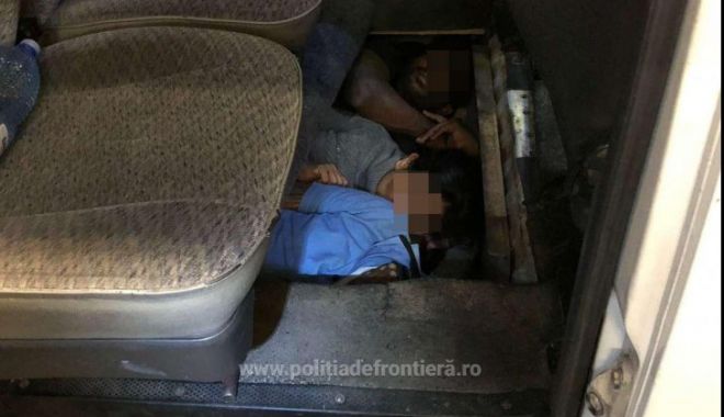 Migranți din Sri Lanka, ascunși în podeaua unui microbuz pentru a ieși din România - migranti60093900-1531737744.jpg