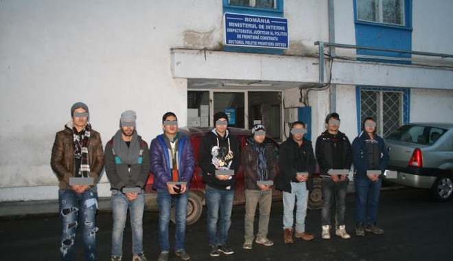 Opt migranți afgani prinși la 