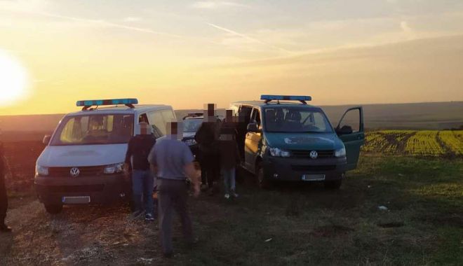 „Captură” la graniță: grup de 20 de irakieni, găsit ascuns în pădure! - migrantigranita1-1602524888.jpg