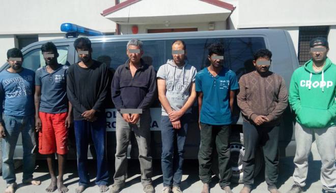 Srilankezi  și afgani, depistați de Garda de Coastă - migrantiprinsidepolitisti-1438621516.jpg