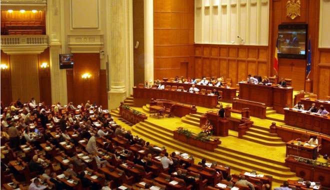 Migrația aleșilor, declarată neconstituțională! Ce se întâmplă cu cei plecați din partide - migratiaalesilordeclarataparlame-1418842610.jpg