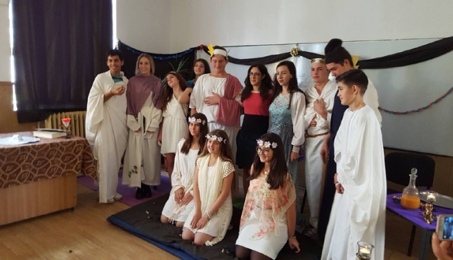 Liceul din Mihail Kogălniceanu și-a sărbătorit patronul spiritual - mihailkogalniceanu-1478710497.jpg