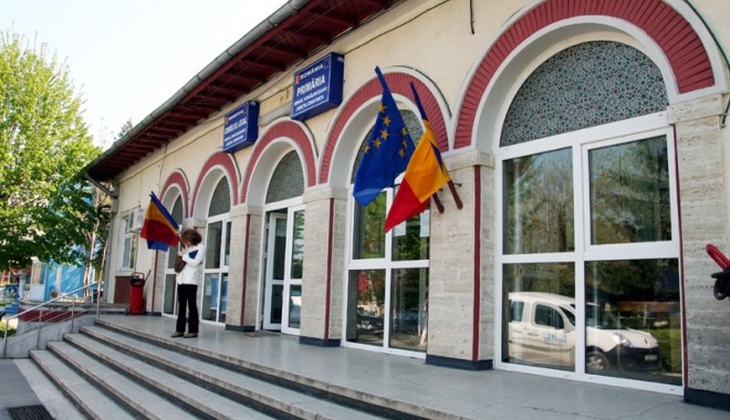 Cine trage cu dinții de Primăria Mihail Kogălniceanu - mihailkogalniceanuprimarie43-1332345273.jpg