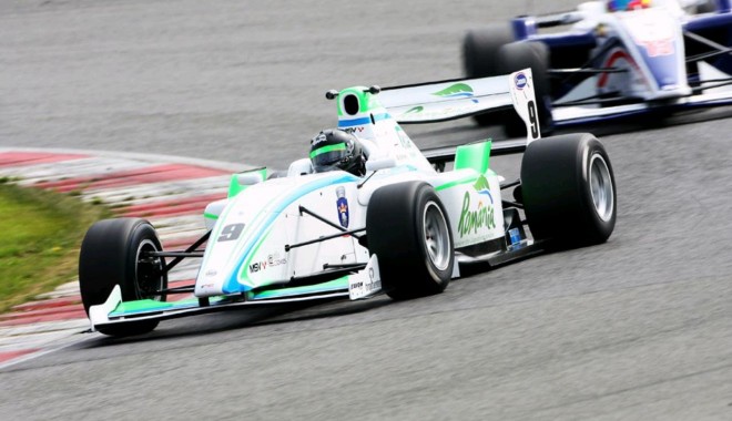 Formula 2 / Mihai Marinescu în fruntea clasamentului la Brands Hatch - mihaimarinescuformula2-1342179401.jpg