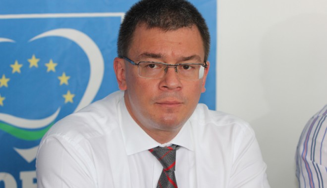 Ungureanu felicită PSD pentru că nu consideră suspendarea președintelui o prioritate - mihairazvanungureanu9-1351891400.jpg
