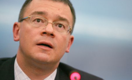 Mihai Răzvan Ungureanu și-a depus candidatura la BEJ Arad pentru un mandat de senator - mihairzvanungureanu-1351353082.jpg