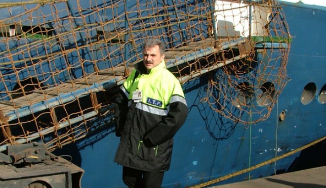 Cine-i ajută pe marinarii abandonați, escrocați sau arestați? - mihalcioiu-1312735218.jpg