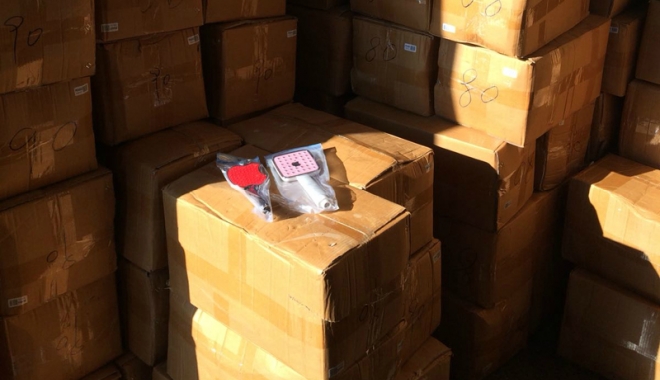 Mii de bunuri contrafăcute, confiscate în Portul Constanța - miidebunuri-1516296724.jpg