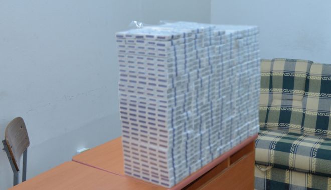 Mii de pachete de țigări de contrabandă, ascunse într-un autovehicul - miidepachete2-1533052882.jpg