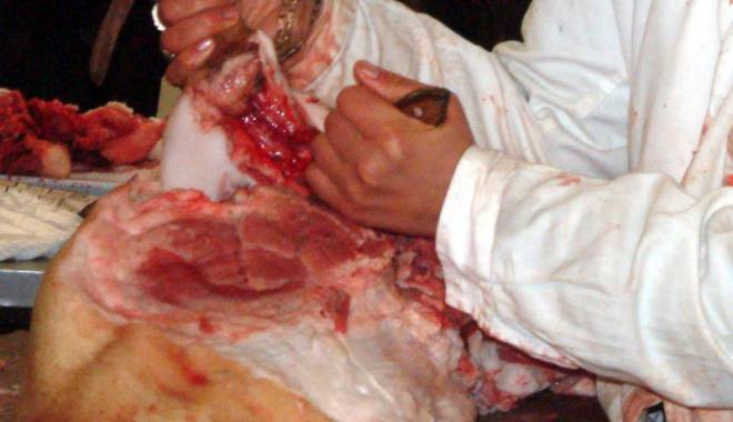 Mii de kilograme de carne, confiscate de inspectorii sanitar-veterinari - miidetonedecarne-1416421243.jpg