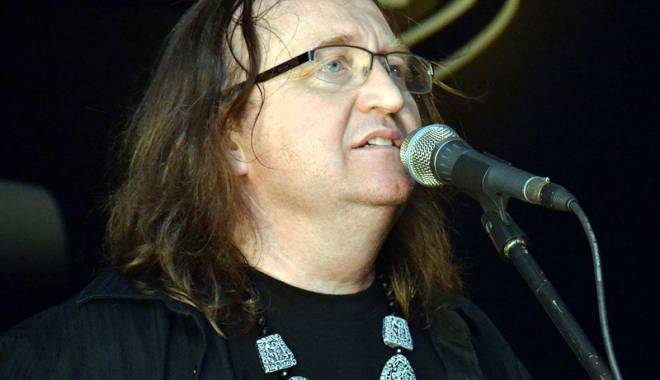 Mike Godoroja prezintă 