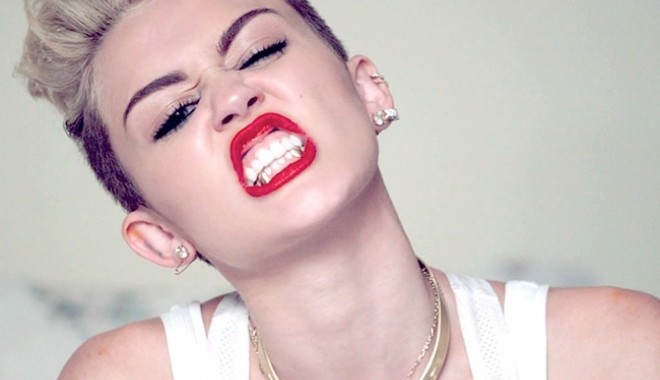 ANCHETĂ pentru Miley Cyrus după ce ar fi FUMAT MARIJUANA pe scenă - mileycyruswecantstop1650430-1384274188.jpg