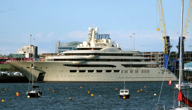 A fost confiscat mega-iahtul miliardarului rus Alisher Usmanov - miliardarrus-1646320366.jpg