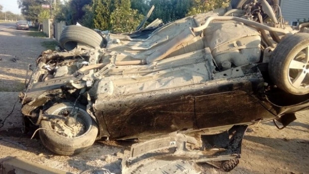ACCIDENT GRAV! O mașină a dărâmat un gard și s-a răsturnat . Două victime - milisauti19154600-1527833464.jpg