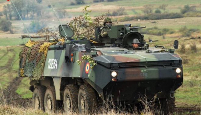 România trimite militari cu blindate în Bosnia și Herțegovina - militar-1642431396.jpg