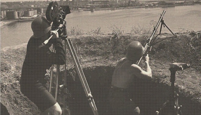 Constanța, 1941. Zona peninsulară în timpul bombardamentului rusesc - Imagini de colecție - militar131-1406110780.jpg