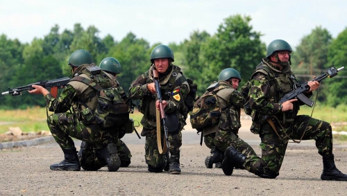 Alertă în CONSTANȚA. Militari ÎNARMAȚI, pe străzile din oraș - militari1-1425977228.jpg