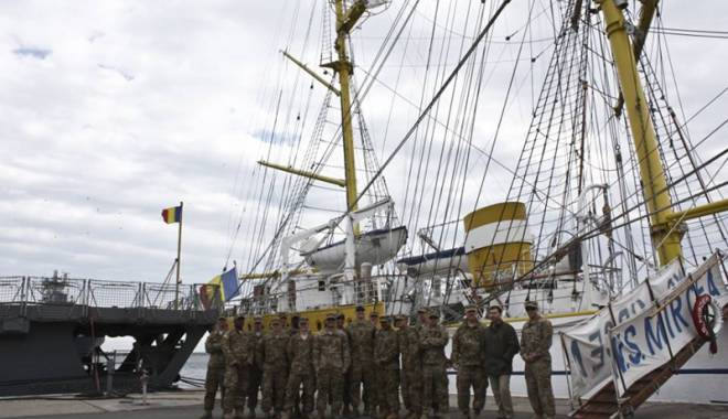 Militarii americani învață tradițiile românilor - militariamericani-1428512925.jpg