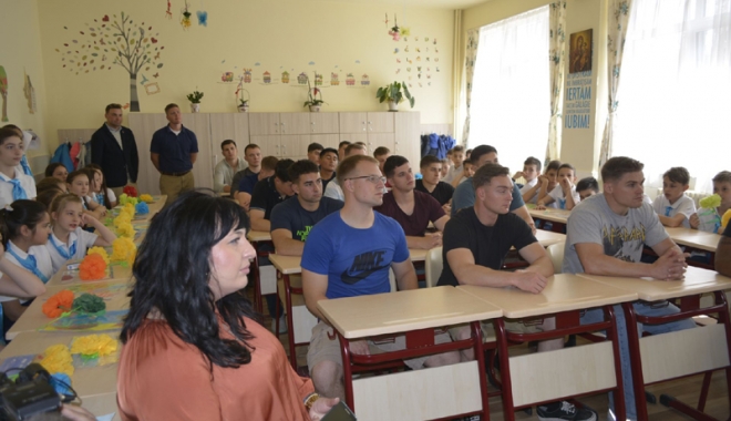 Militari americani la Școala 