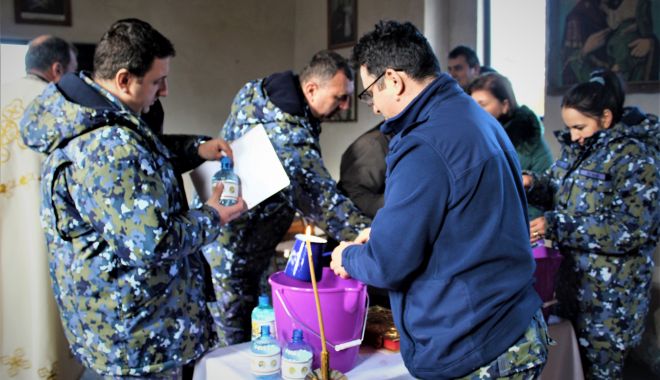 Militarii de la Capu Midia au primit apă sfințită, de Bobotează - militarii-1578350555.jpg