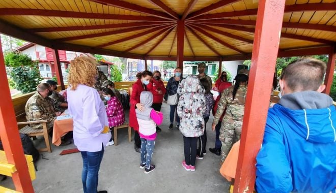 Surprize plăcute pentru copiii de la Centrul de Plasament „Antonio” - militarii1-1622548335.jpg