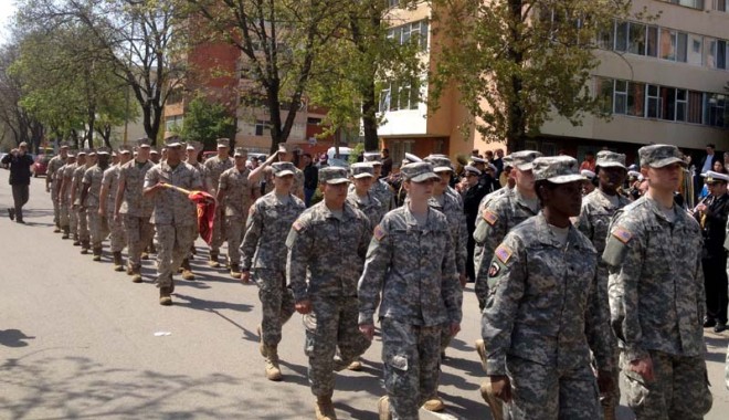 Militarii americani și cei constănțeni au celebrat, împreună, Ziua Forțelor Terestre - militariiamericaniconstanteniziu-1398276326.jpg