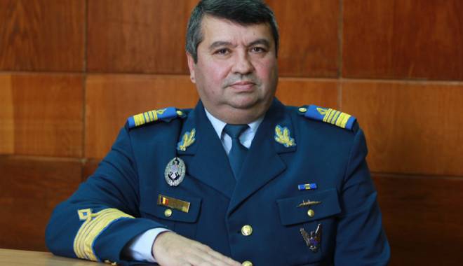 Militarii constănțeni care au salvat echipajul unei nave, decorați de președinte - militariiconstantenidecoratitudo-1415290921.jpg
