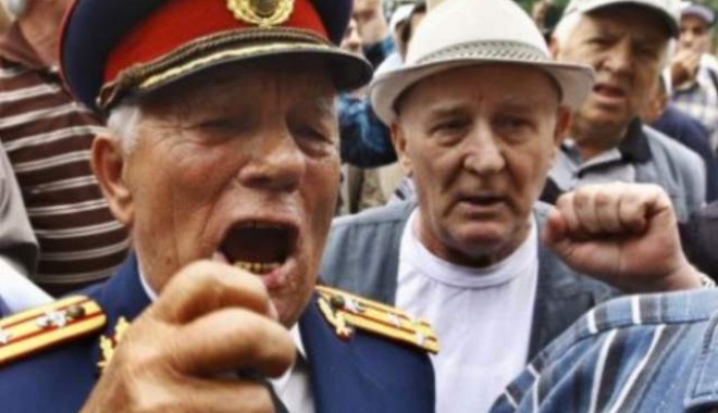 Militarii disponibilizați pichetează Palatul Cotroceni în perioada 23-31 august - militariidisponibilizatiproteste-1345705016.jpg