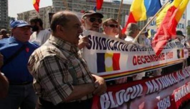 Militarii disponibilizați pichetează astăzi Palatul Cotroceni - militariidisponibilizatiproteste-1346051529.jpg