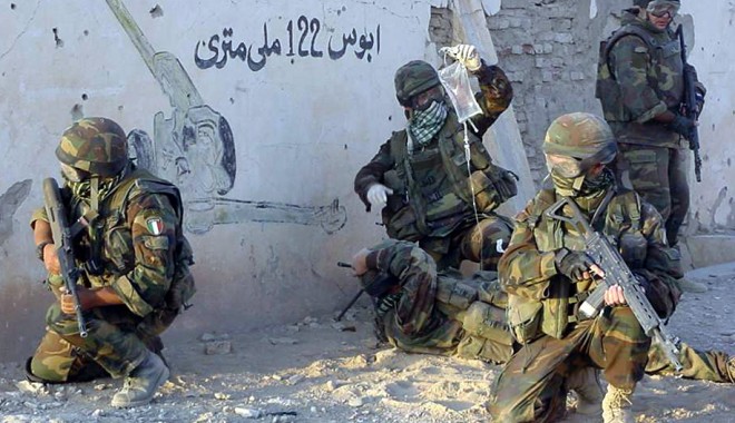 Cinci militari ai NATO au fost uciși într-un atentat cu bombă - militarinato-1313073727.jpg