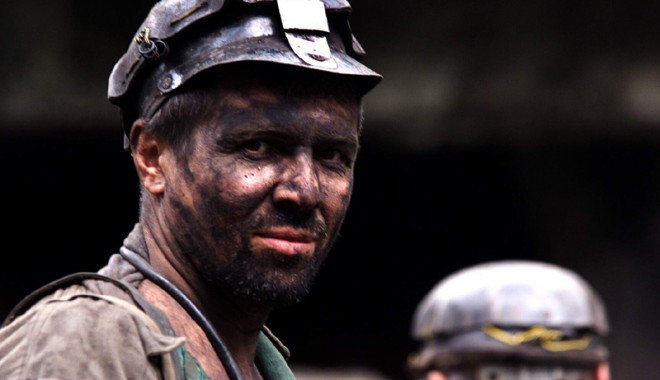 Minerii care furnizau uraniu pentru CNE Cernavodă s-au blocat în mină - miner-1343939866.jpg