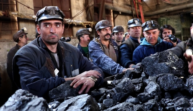 Minerii disponibilizați din Valea Jiului primesc 897.000 de lei - mineriiprimesc610-1507280186.jpg