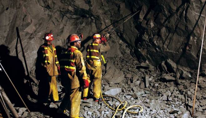 Tragedie în Ucraina. Explozie într-o mină de cărbune. 32 de MORȚI! - miners131345001402567884-1425469172.jpg