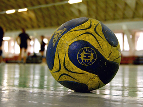Handbal masculin: Au fost stabilite partidele din optimile de finală ale Cupei României - minge-1415632984.jpg