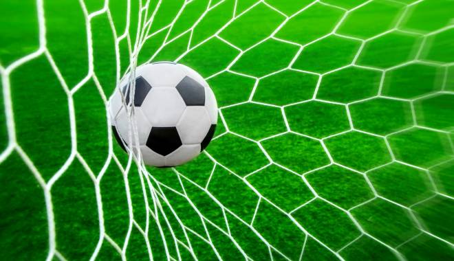 Fotbal / Oțelul Galați a învins FC Viitorul, scor 3-0, în Liga I - minge-1430089806.jpg