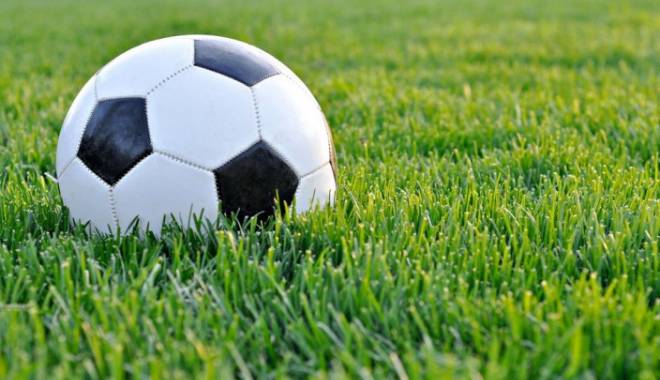 S-au stabilit meciurile din turul IV al Cupei României la fotbal - minge-1439910233.jpg