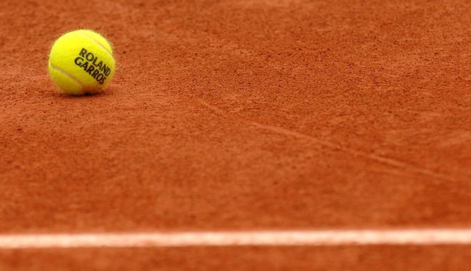 Cârstea, Mitu și Țig, primele românce la Roland Garros - minge-1463490451.jpg