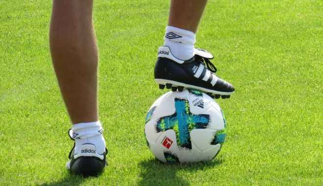 Liga 1: Ce riscă o echipă dacă va înregistra un caz pozitiv de coronavirus - minge-1591786566.jpg
