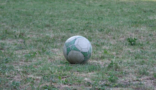 Fotbal / Săgeata Năvodari nu mai joacă amicalul cu Kavarna - minge3-1366129864.jpg