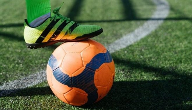 Naționala Under 19 a României a invins Cipru cu 2-o într-o partidâ amicalâ - mingejpg-1633621249.jpg